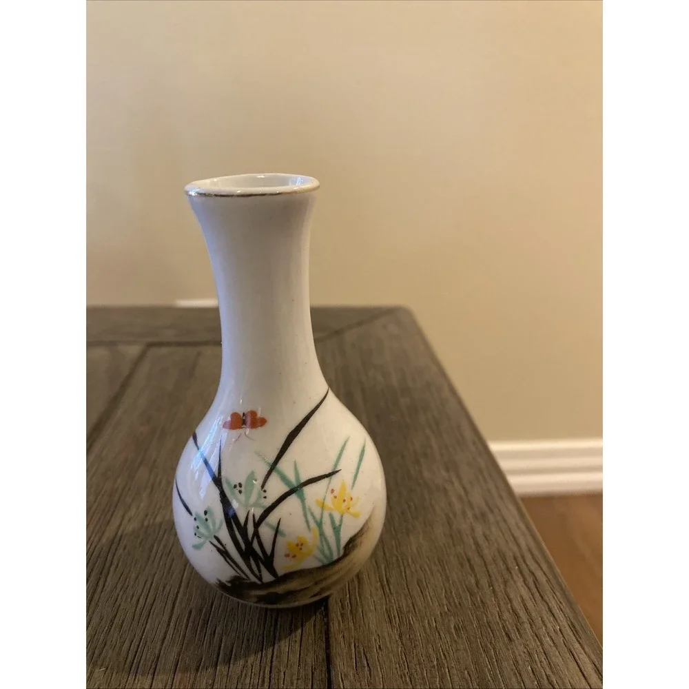 Vintage Chinese miniature hand-painted porcelain bud Vase